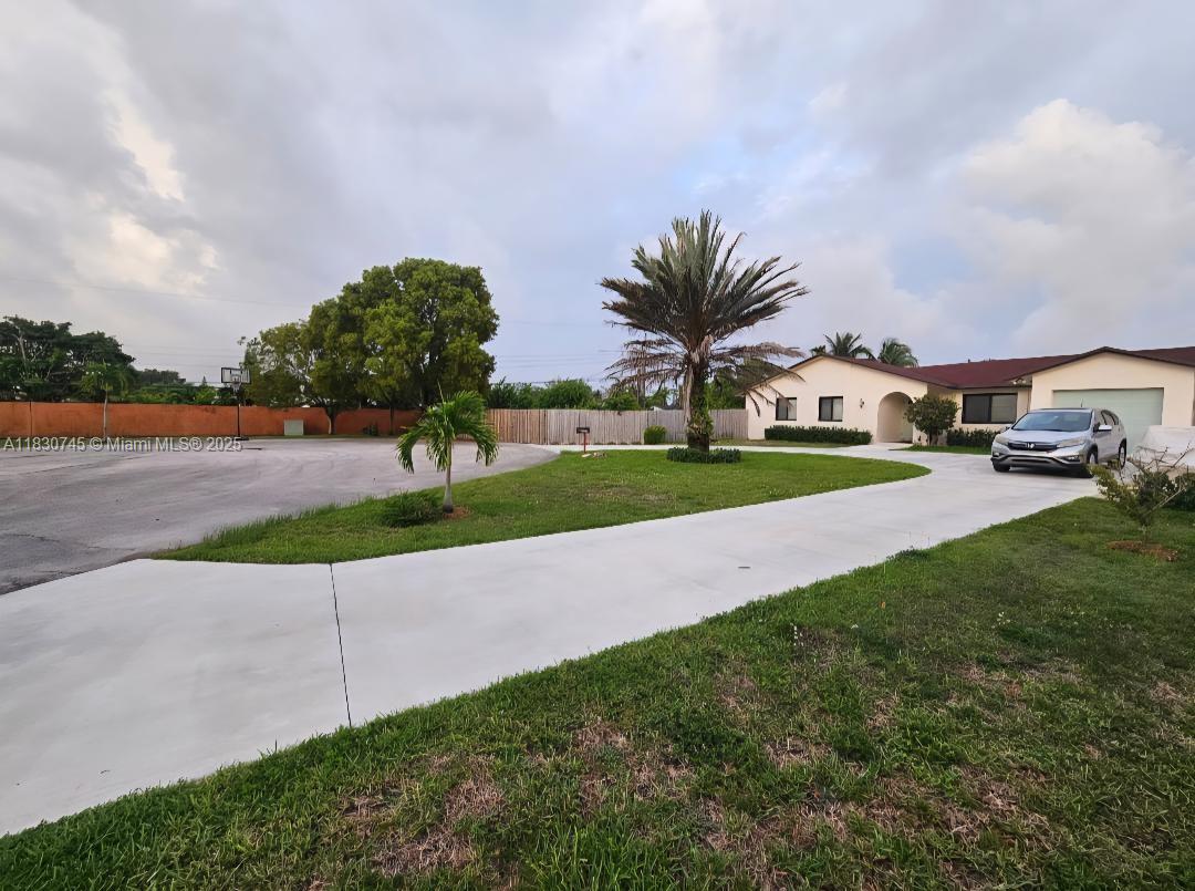 17124 SW 109th Ct, Miami, Florida image 2