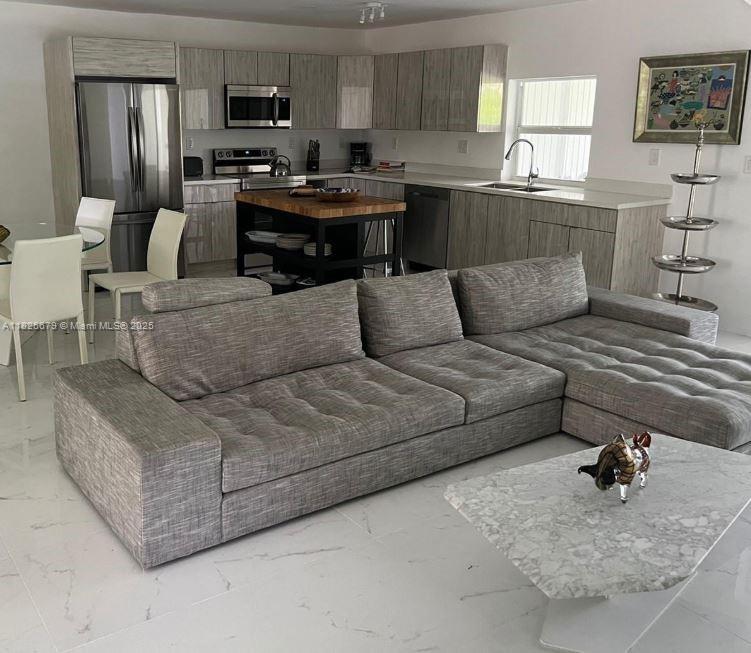 Beautiful and modern unfurnished 3 bed/2bath in the traditional Pinecrest neighborhood (duplex style). Recently renovated, marble porcelain, high impact windows, big backyard with pool, relaxing terrace with mosquito screen. 2 parking spaces. Available july 27