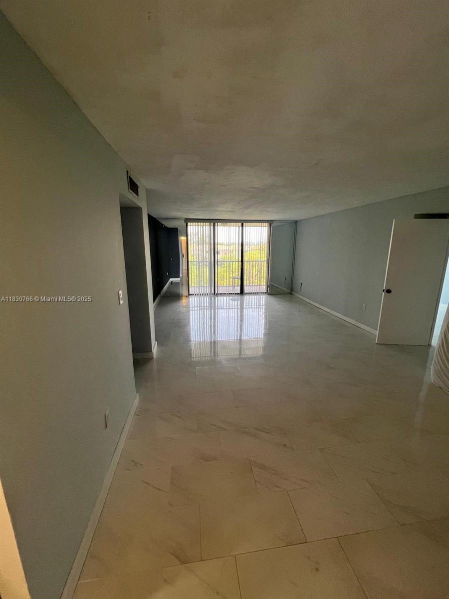 900 NE 195th St, Miami, Florida image 26