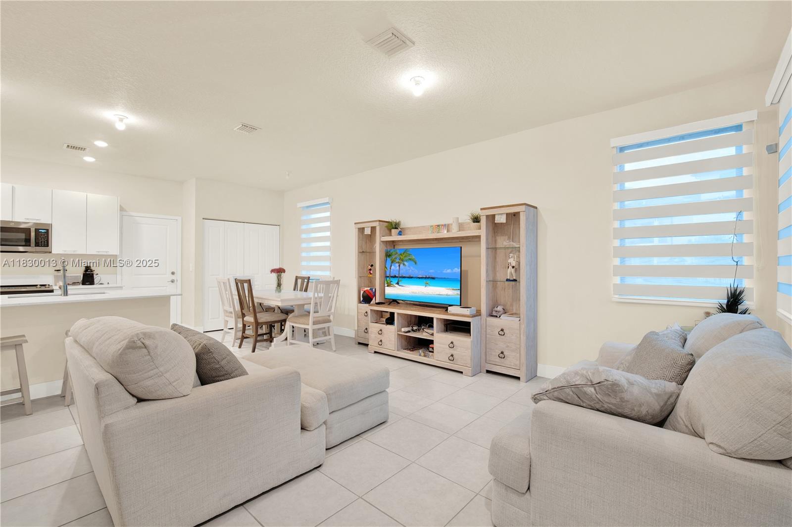 4413 NW 83rd Path, Doral, Florida image 13