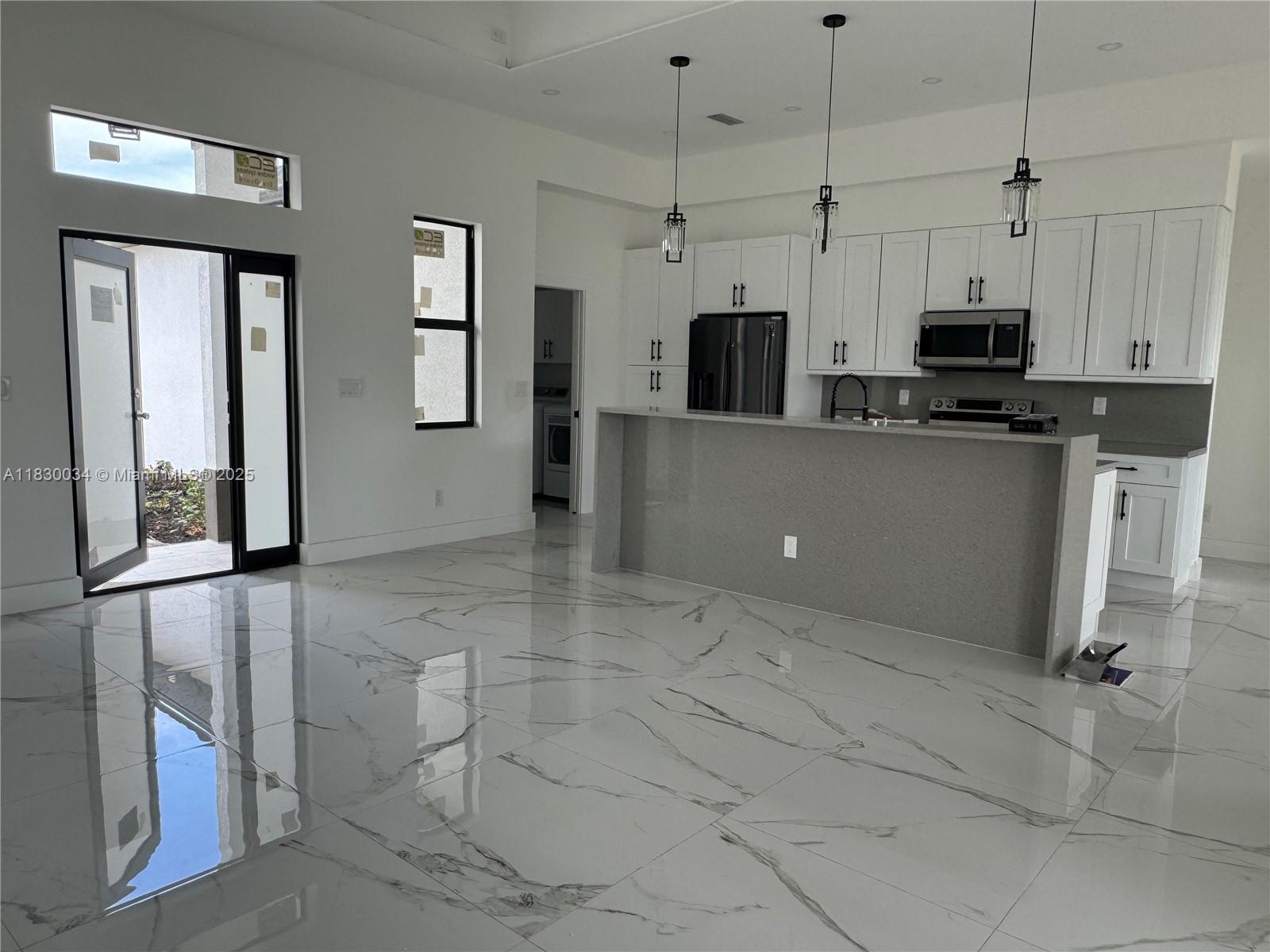 707 NE Juanita Pl, Cape Coral, Florida image 7