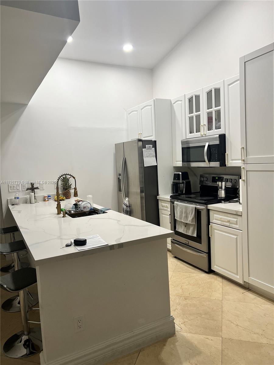 Residential, Pembroke Pines, Florida image 2