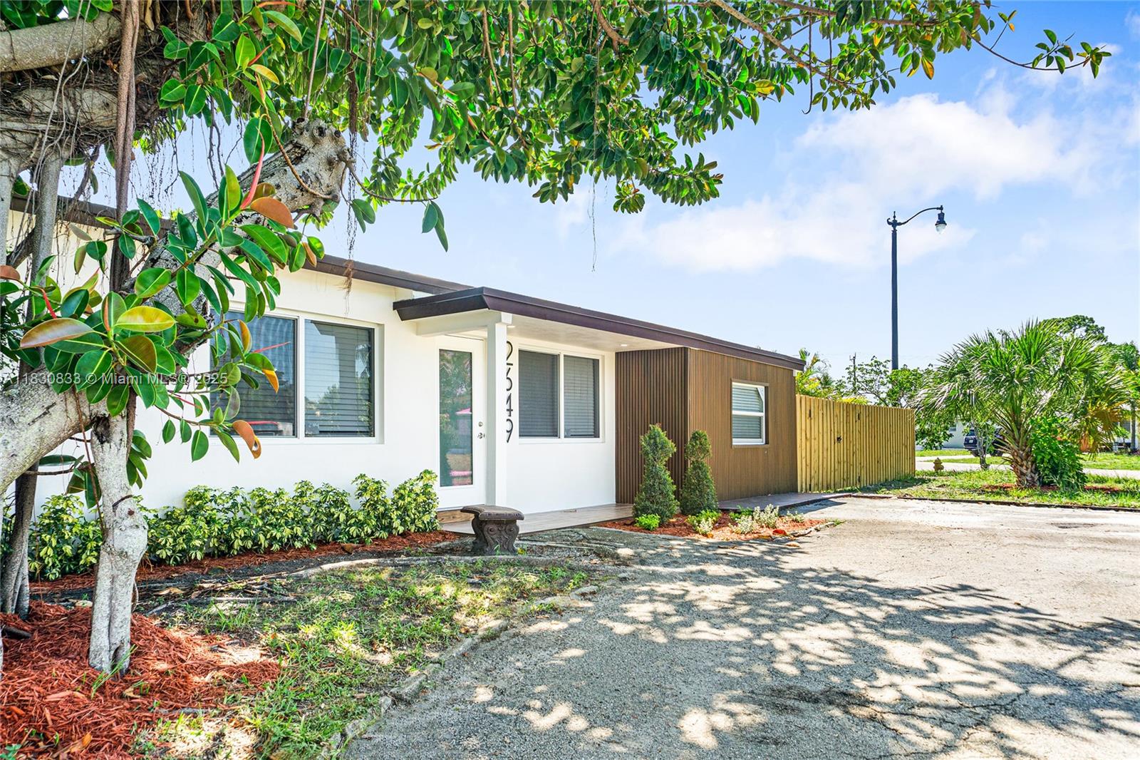 2649 NE 13th Ter, Pompano Beach, Florida image 1