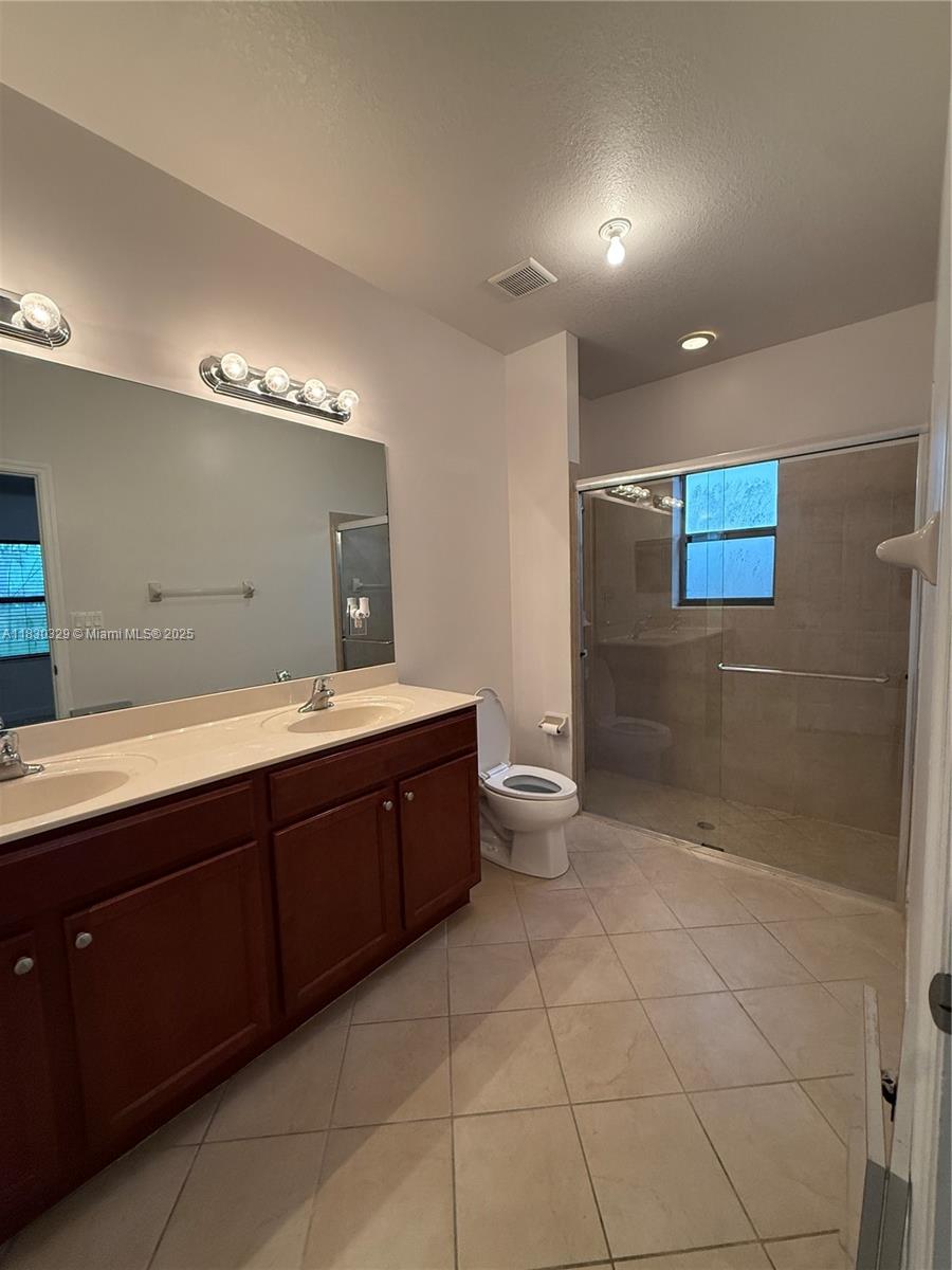 10501 SW 224th Ter, Cutler Bay, Florida image 11
