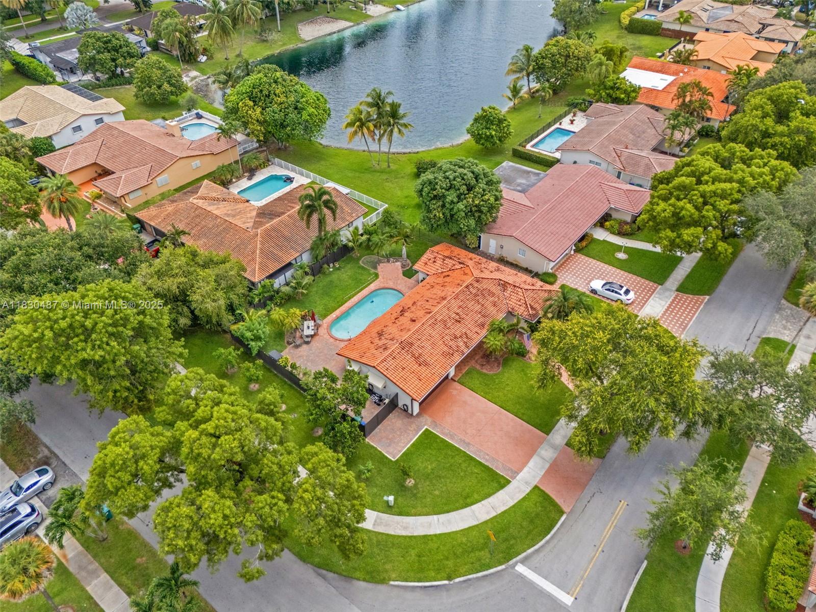 6963 Seagrape Ter, Miami Lakes, Florida image 3