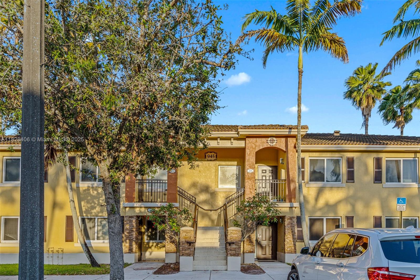 945 NE 34th Ave #103, Homestead, Florida image 2