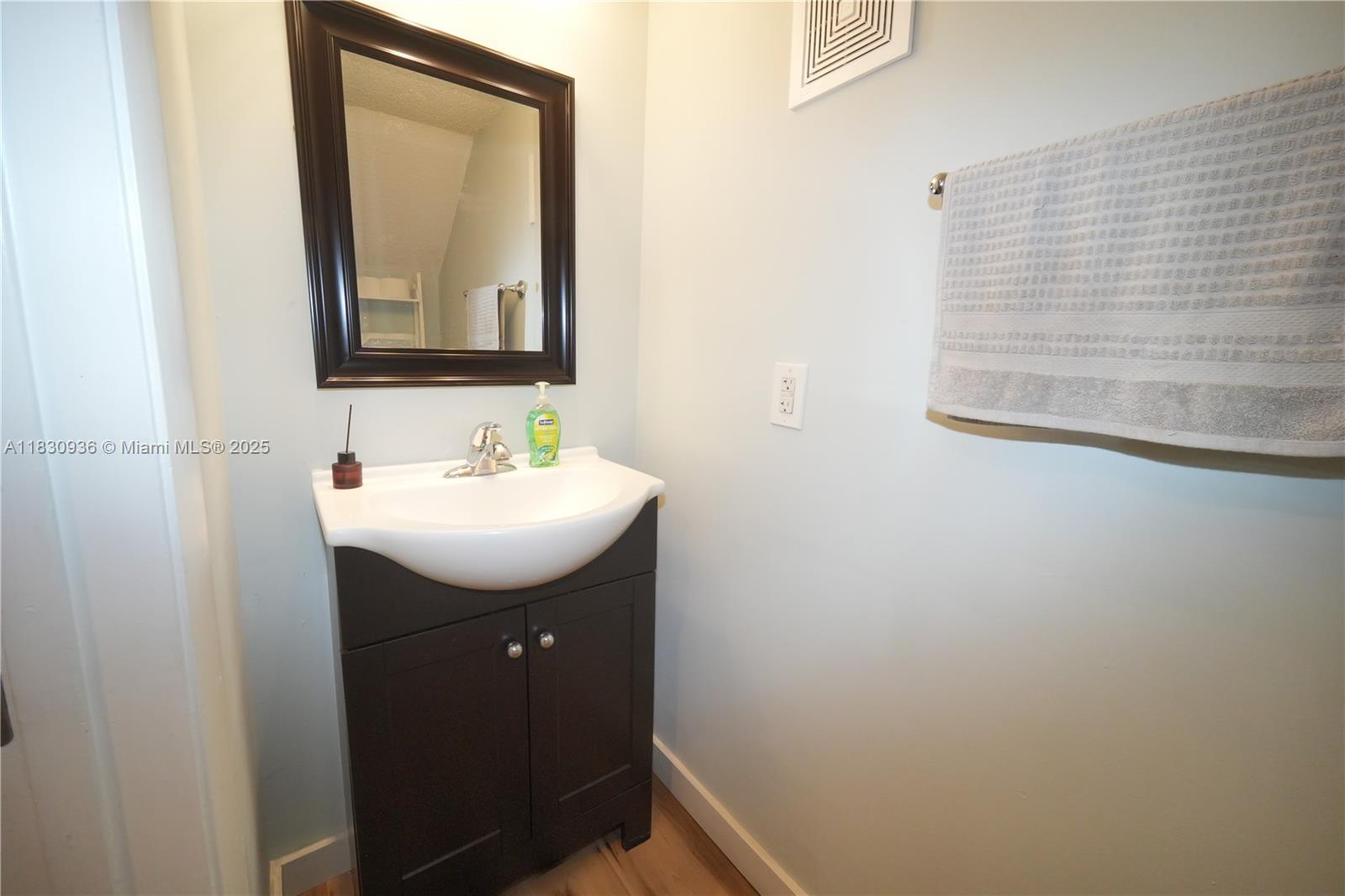 506 Danville Ter, Davie, Florida image 16