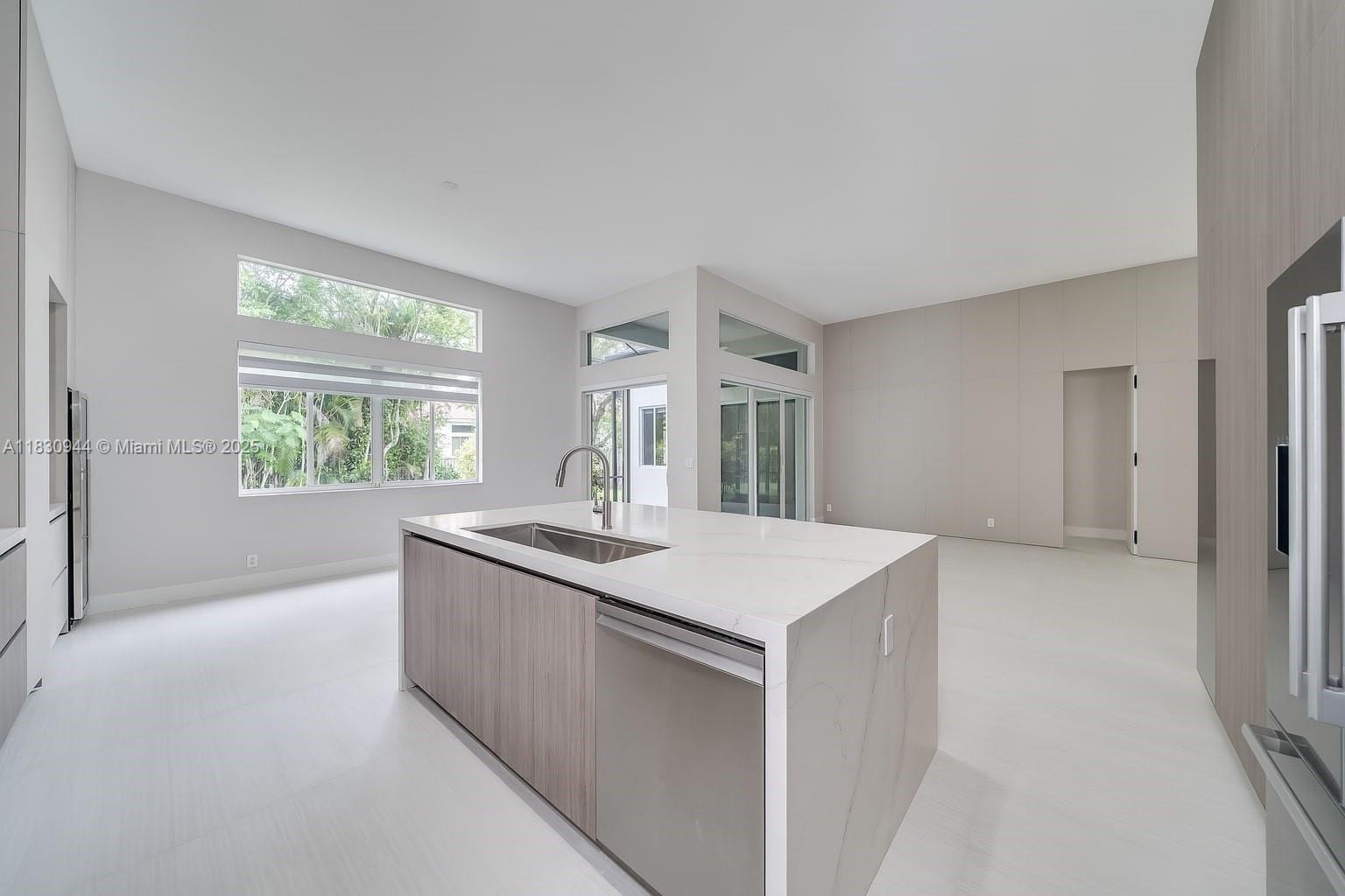 1212 Camellia Ln, Weston, Florida image 11