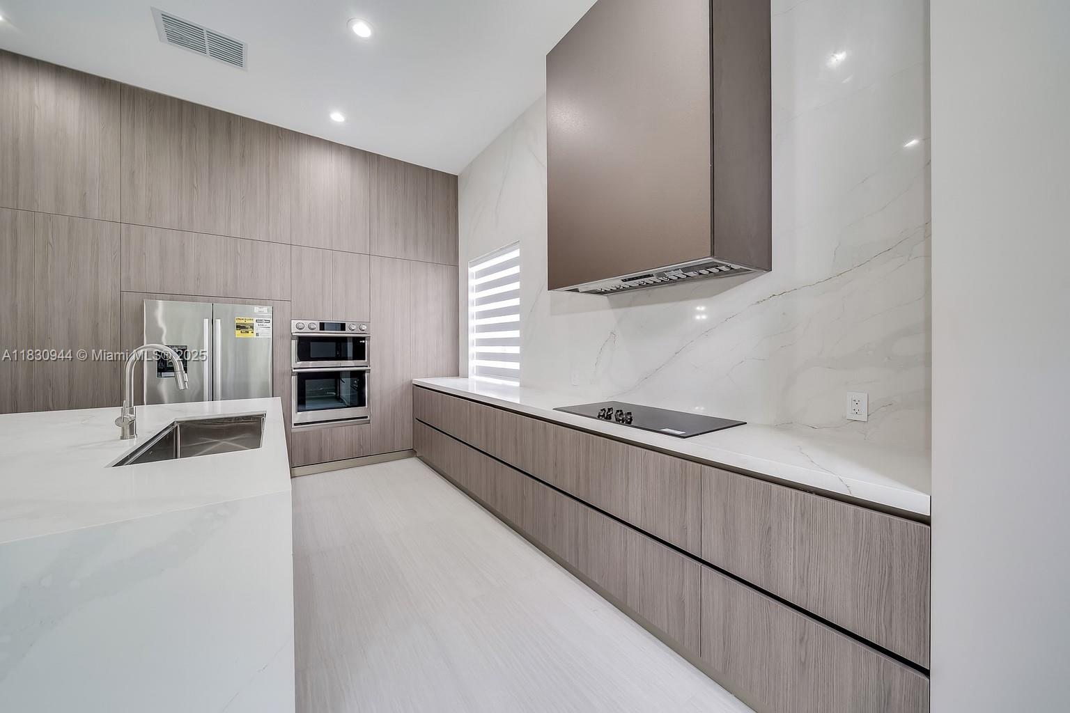 1212 Camellia Ln, Weston, Florida image 13