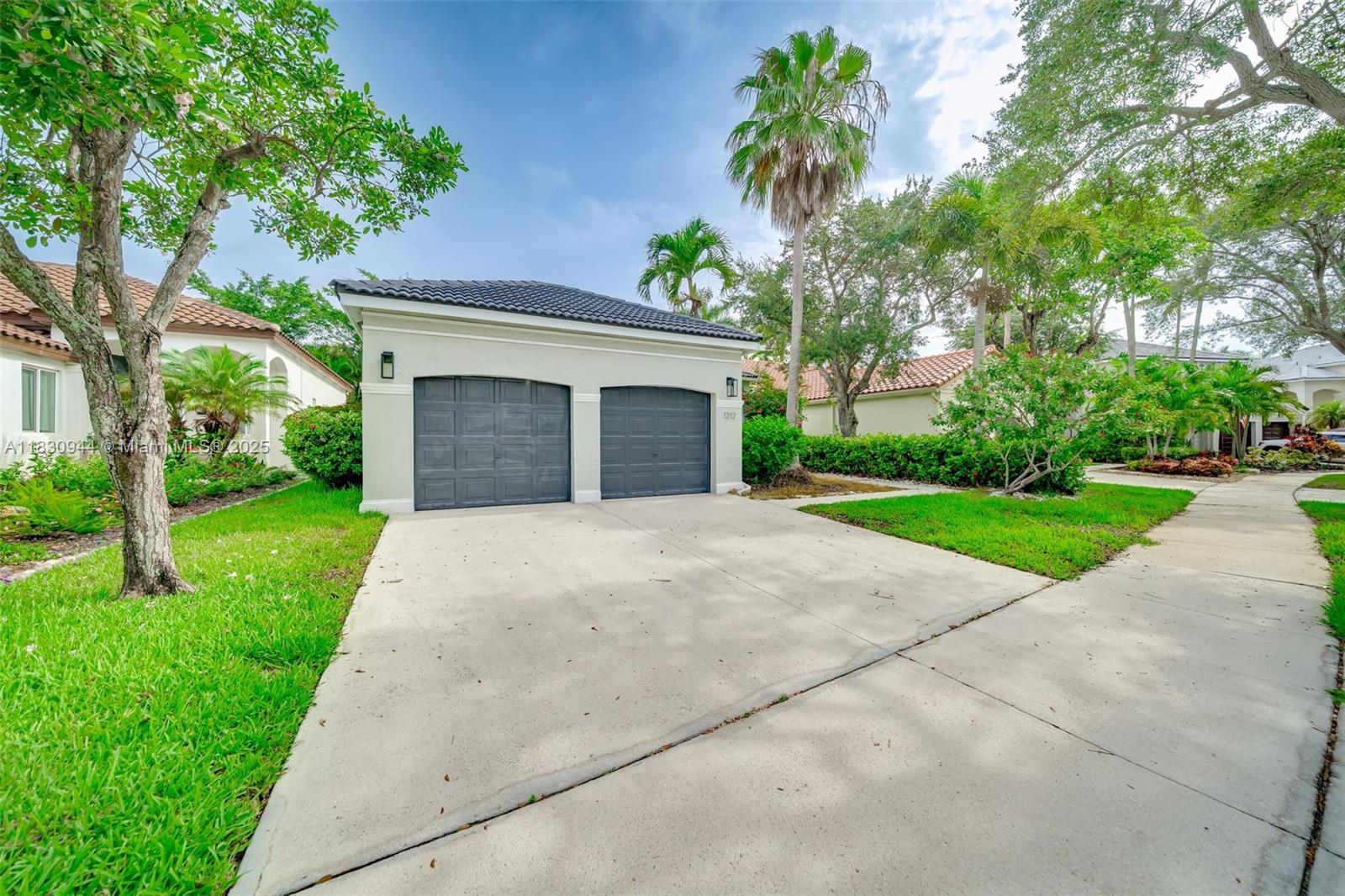 1212 Camellia Ln, Weston, Florida image 2