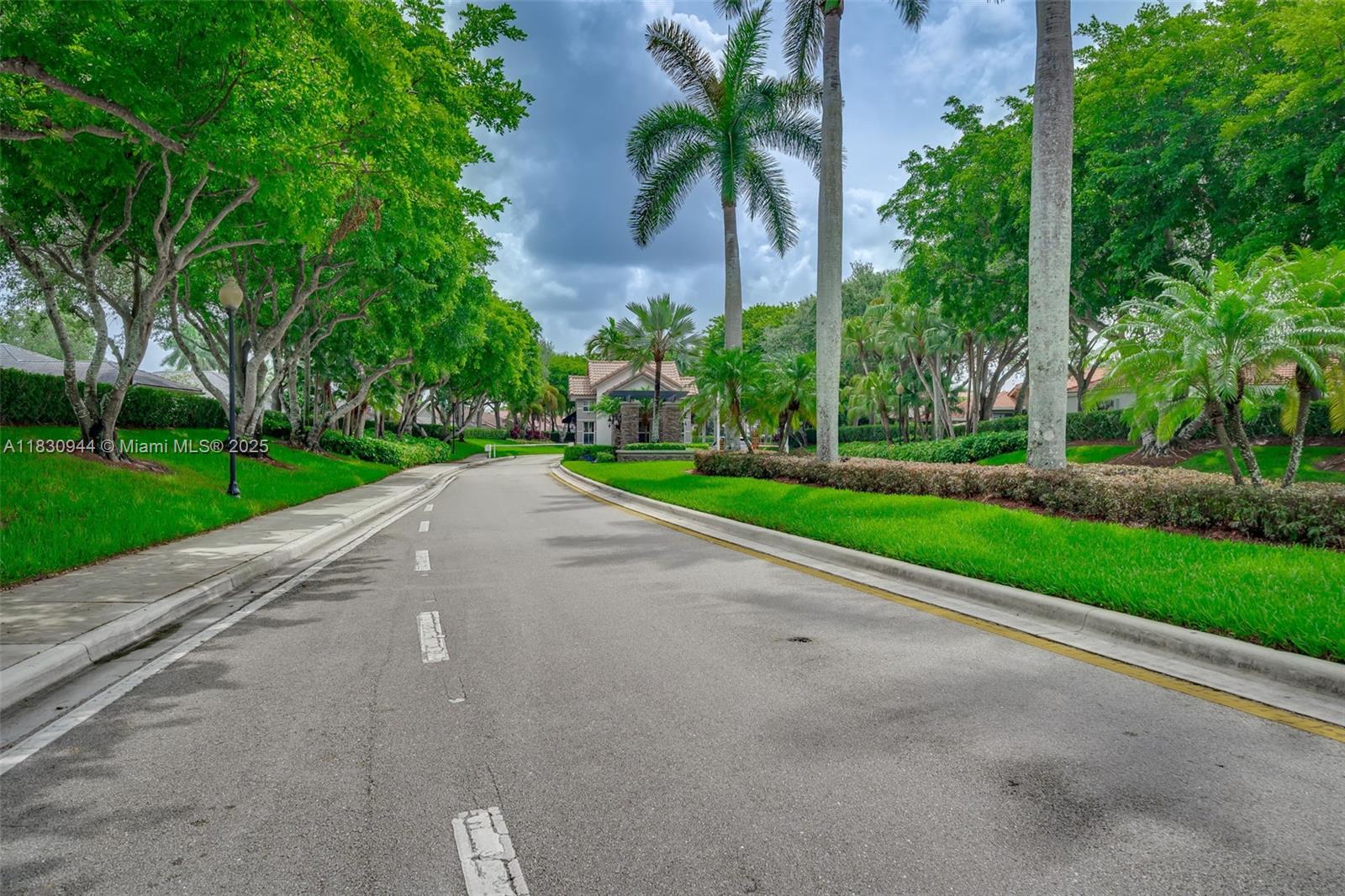 1212 Camellia Ln, Weston, Florida image 9