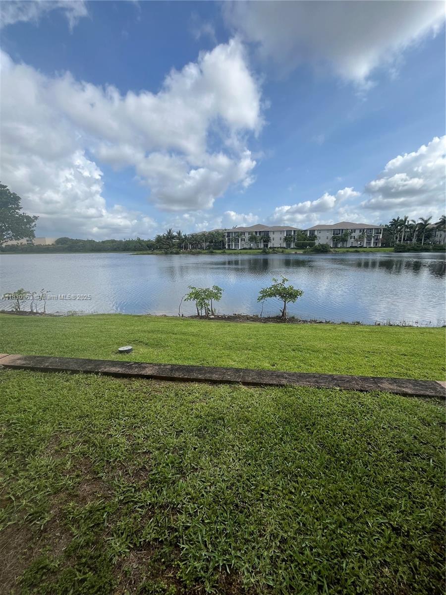 10607 SW 6th St #1006, Pembroke Pines, Florida image 2