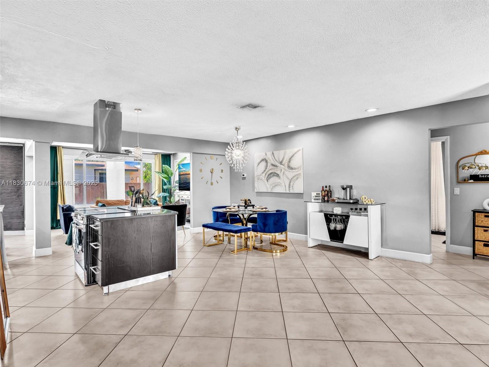 Residential, Pembroke Pines, Florida image 3