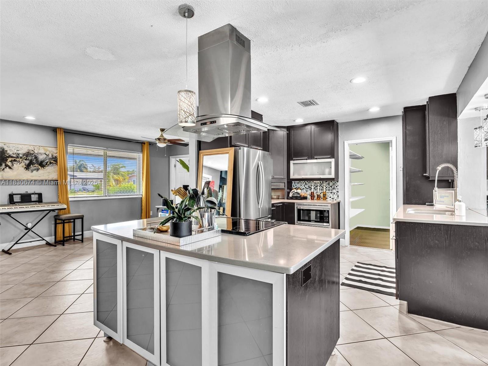 Residential, Pembroke Pines, Florida image 7