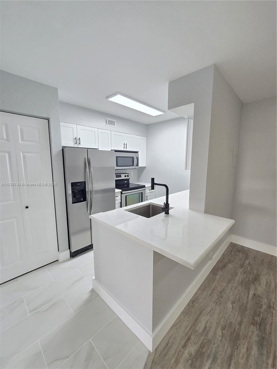 2831 N Oakland Forest Dr #108, Oakland Park, Florida image 4