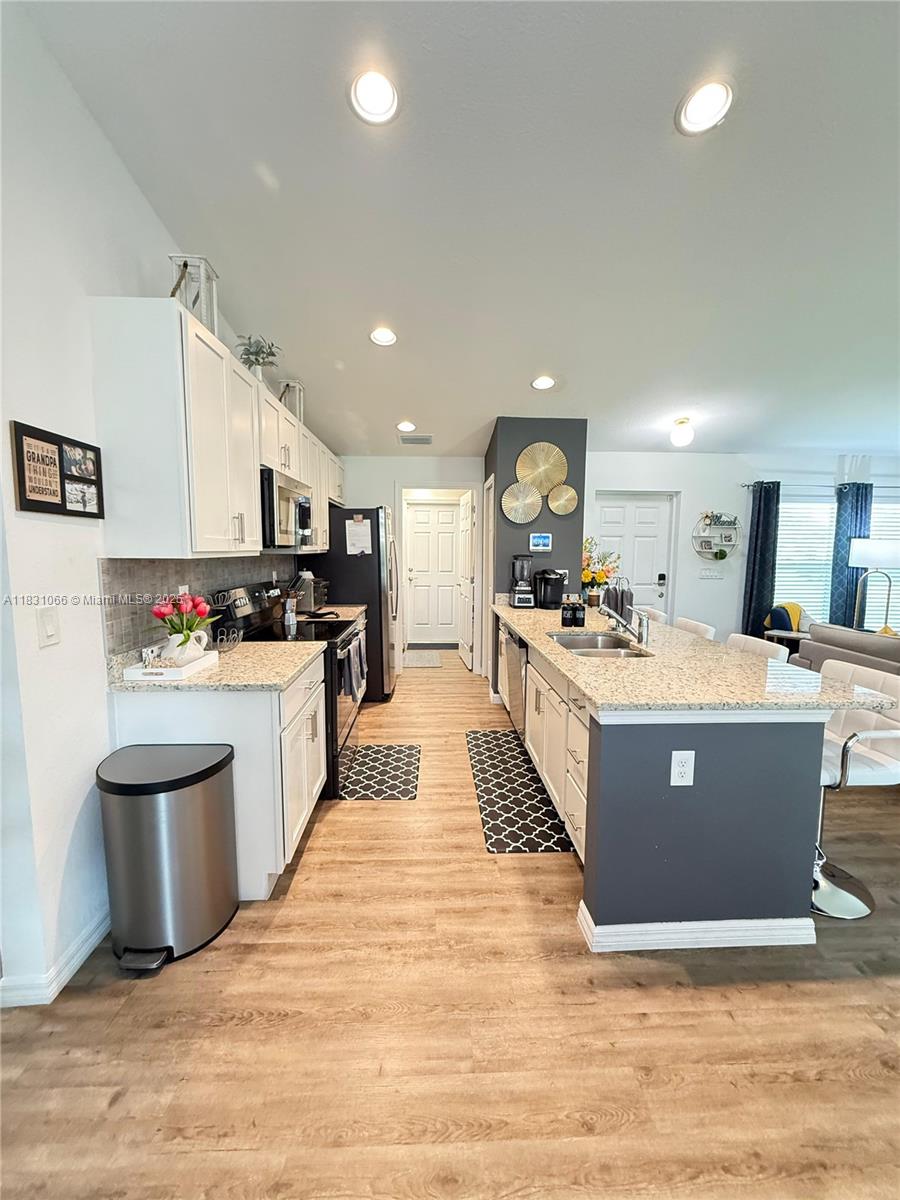 3006 Base Ct, La Belle, Florida image 9