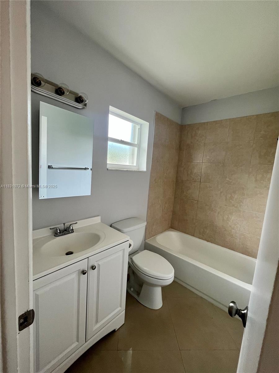 1824 Monroe St #8, Hollywood, Florida image 8