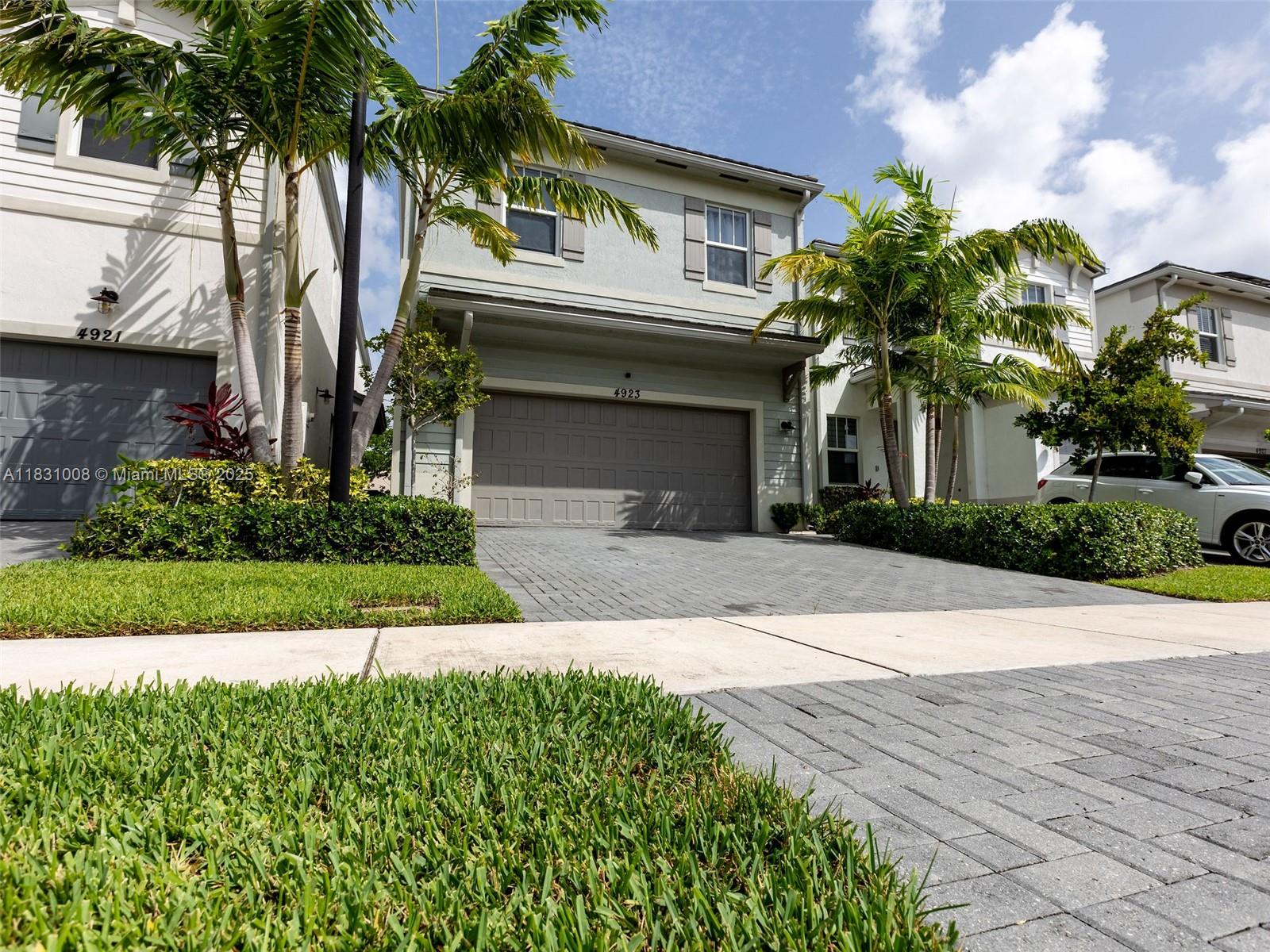 4923 NW 48th Ter, Tamarac, Florida image 2
