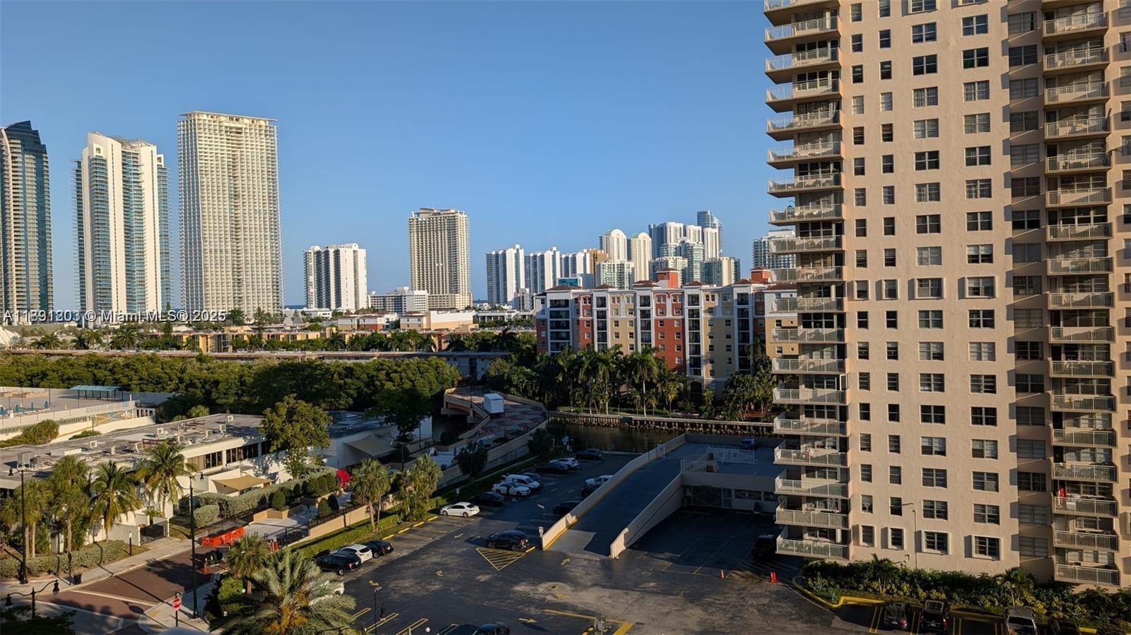 251 174th St #911, Sunny Isles Beach, Florida image 2