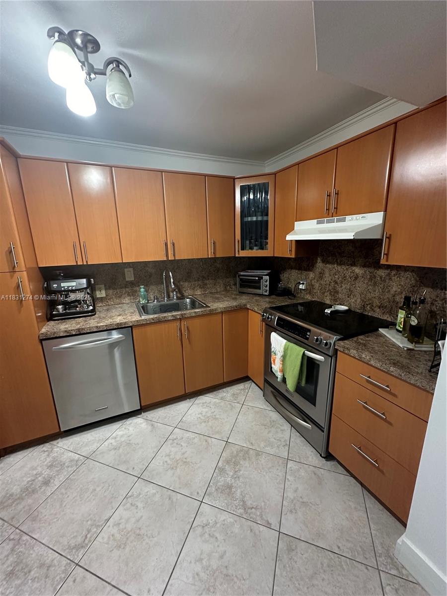 Residential, Sunny Isles Beach, Florida image 5