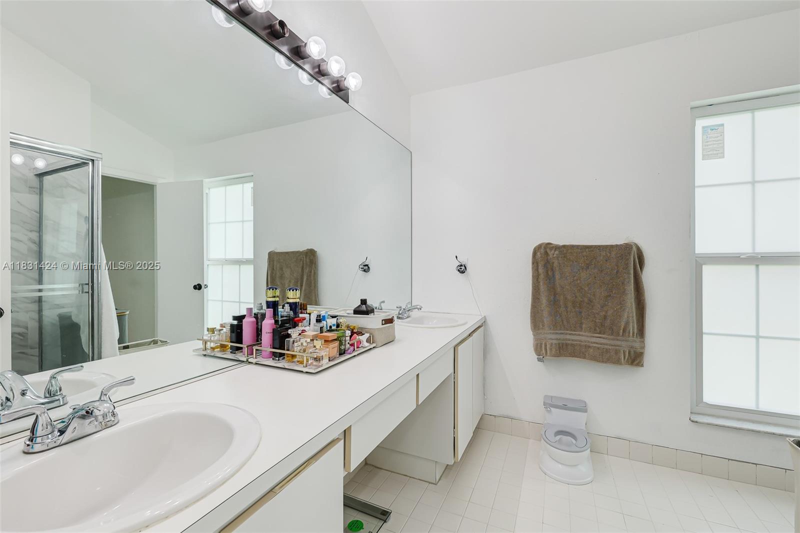 9561 Ashley Dr, Miramar, Florida image 17