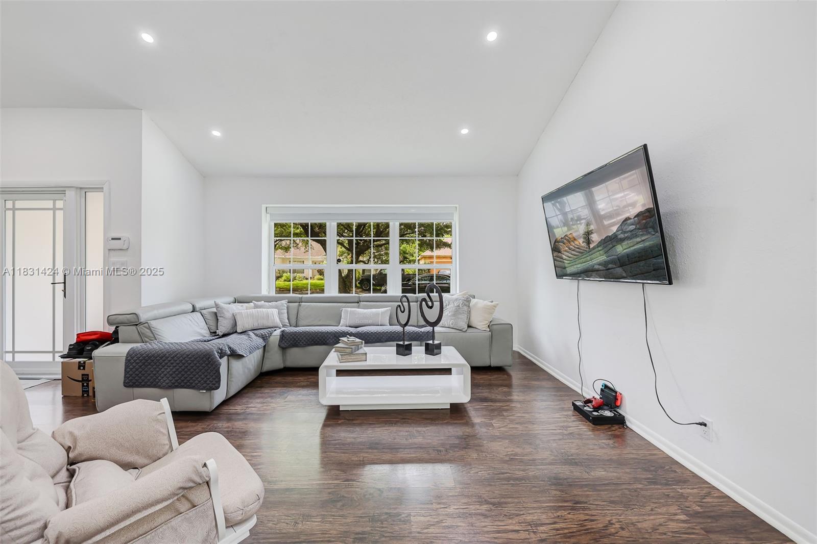 9561 Ashley Dr, Miramar, Florida image 3
