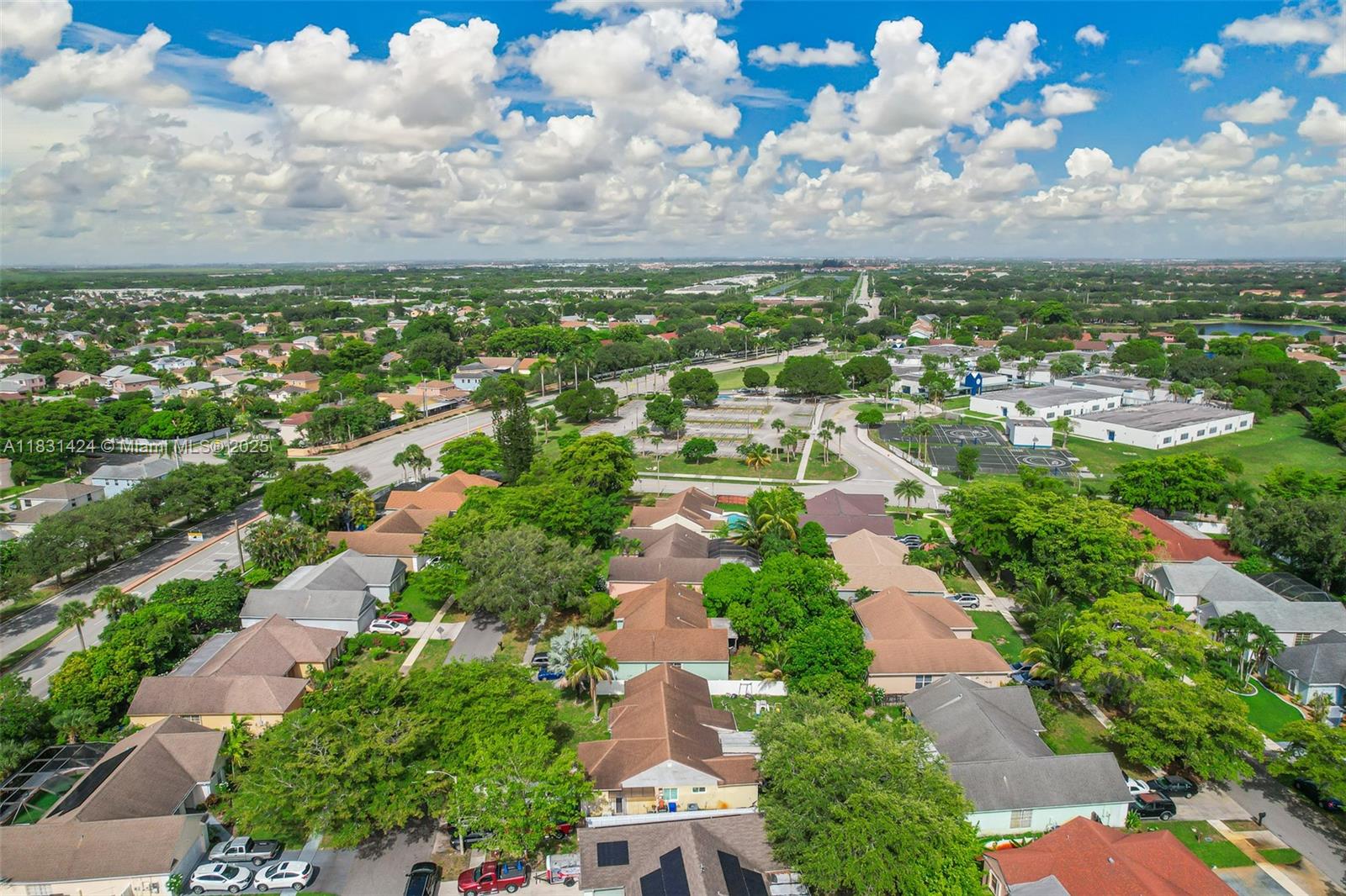 9561 Ashley Dr, Miramar, Florida image 36