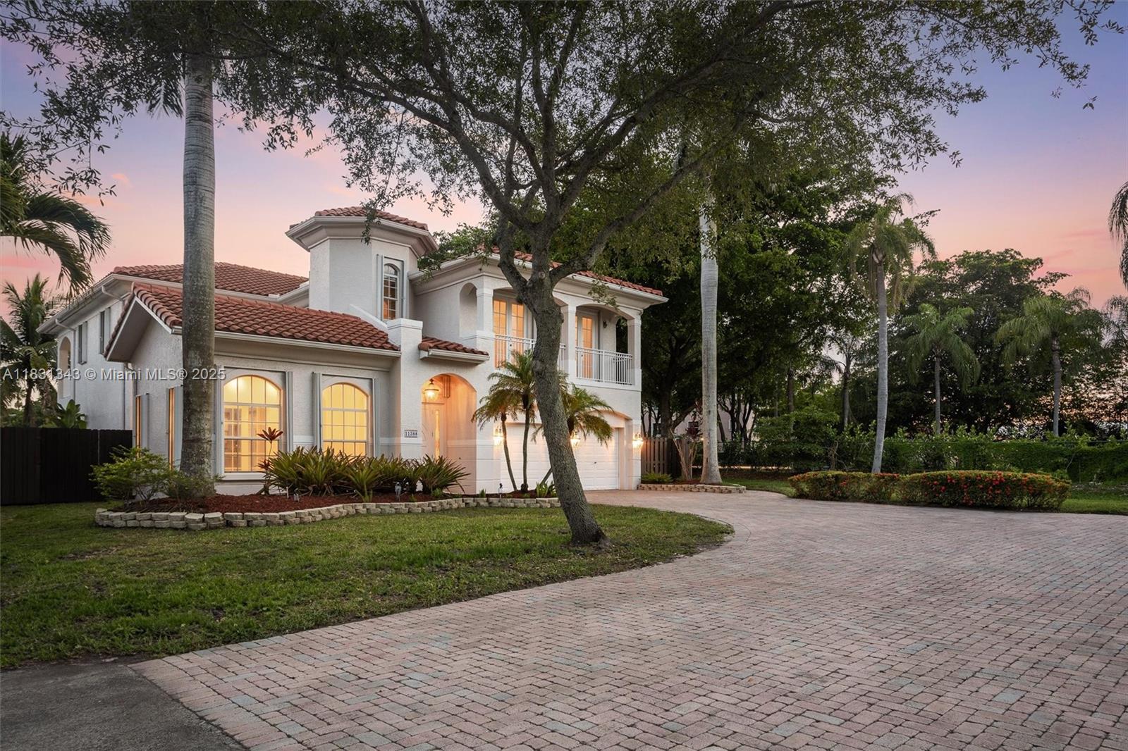 11388 NW 68th St, Doral, Florida image 2