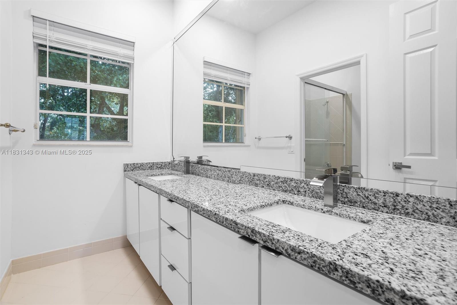 11388 NW 68th St, Doral, Florida image 38