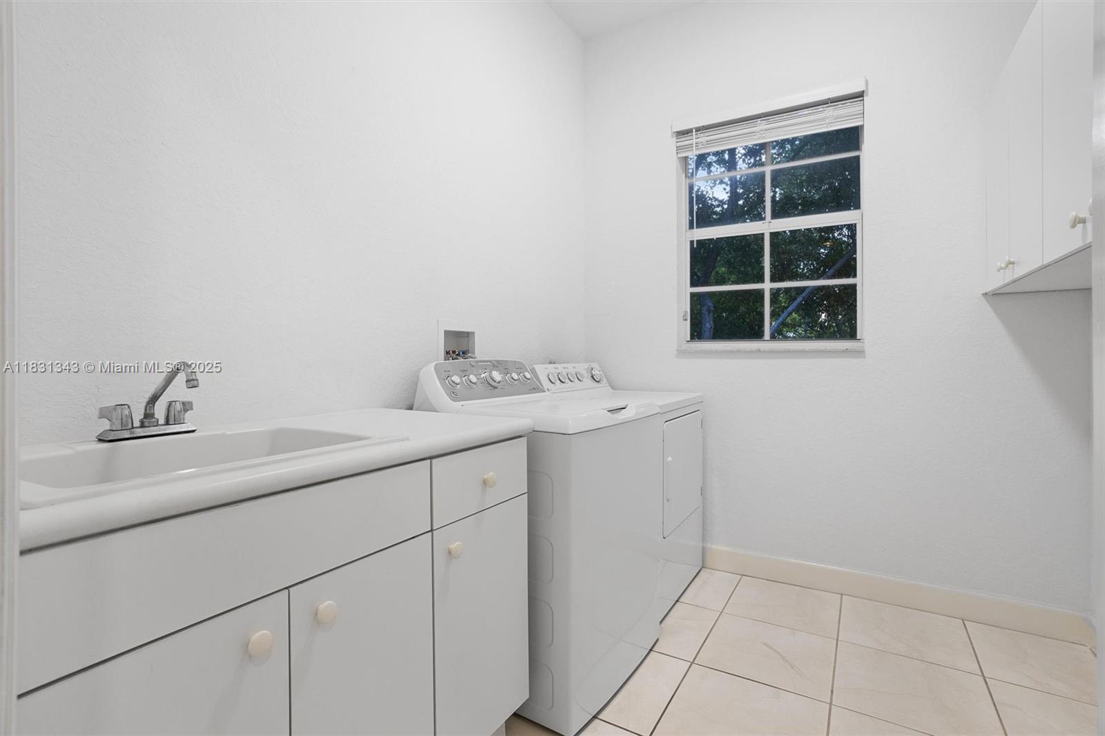 11388 NW 68th St, Doral, Florida image 42