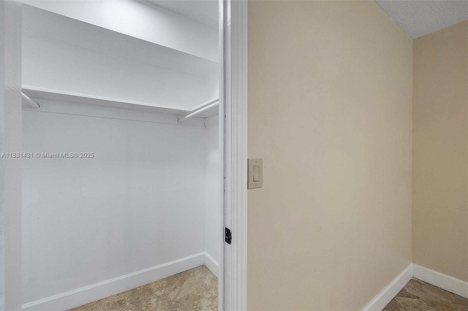 219 NE 14th Ave #101, Hallandale Beach, Florida image 25
