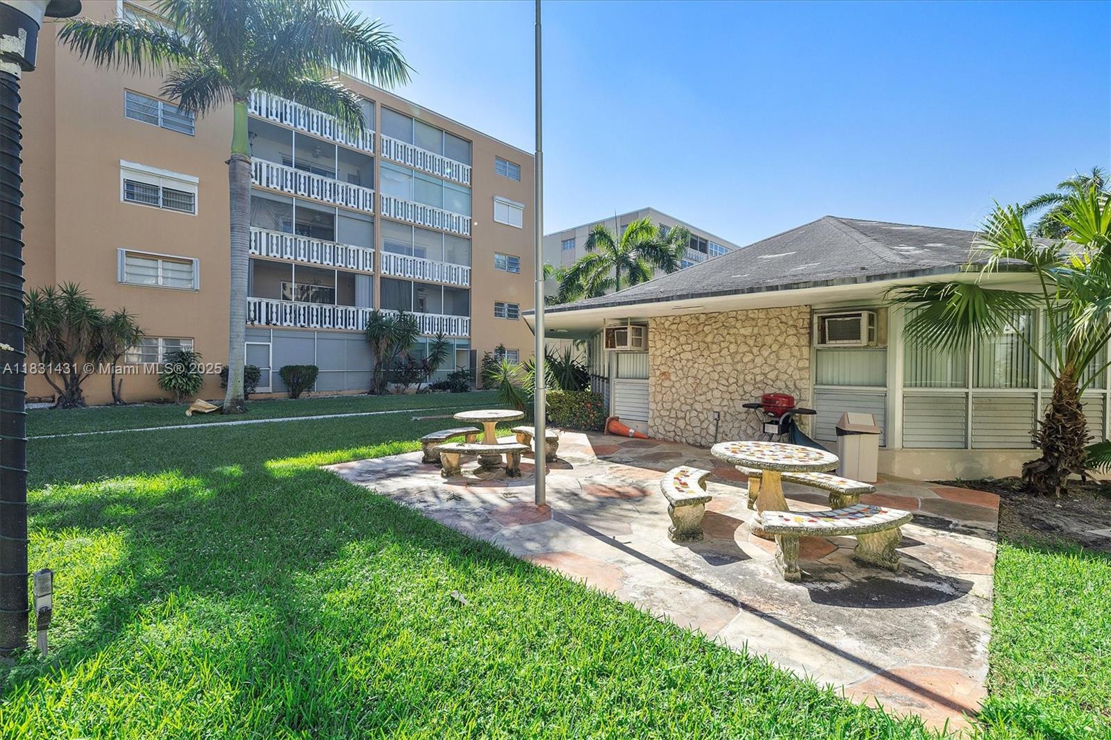 219 NE 14th Ave #101, Hallandale Beach, Florida image 27