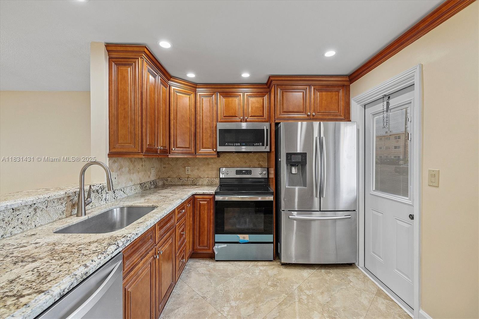 219 NE 14th Ave #101, Hallandale Beach, Florida image 3