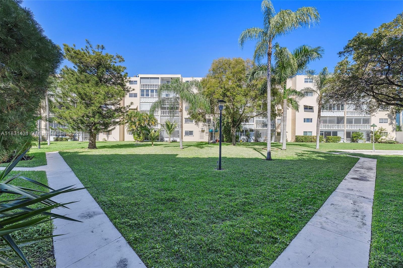 219 NE 14th Ave #101, Hallandale Beach, Florida image 30