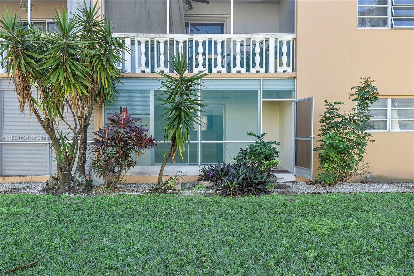 219 NE 14th Ave #101, Hallandale Beach, Florida image 32