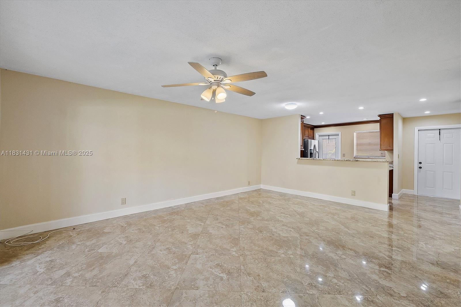 219 NE 14th Ave #101, Hallandale Beach, Florida image 9