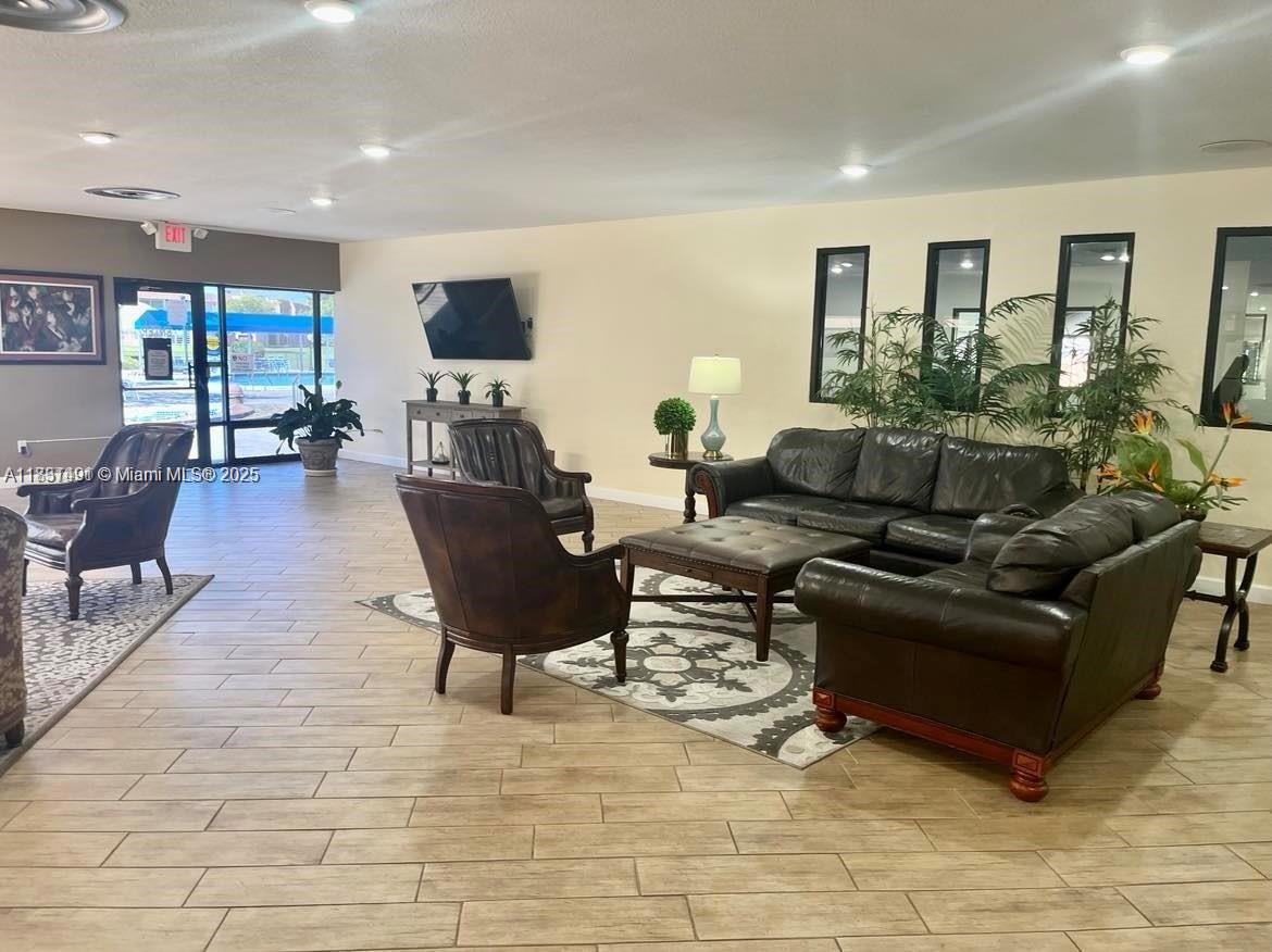 35 Pleasant Hill Ln, Tamarac, Florida image 34