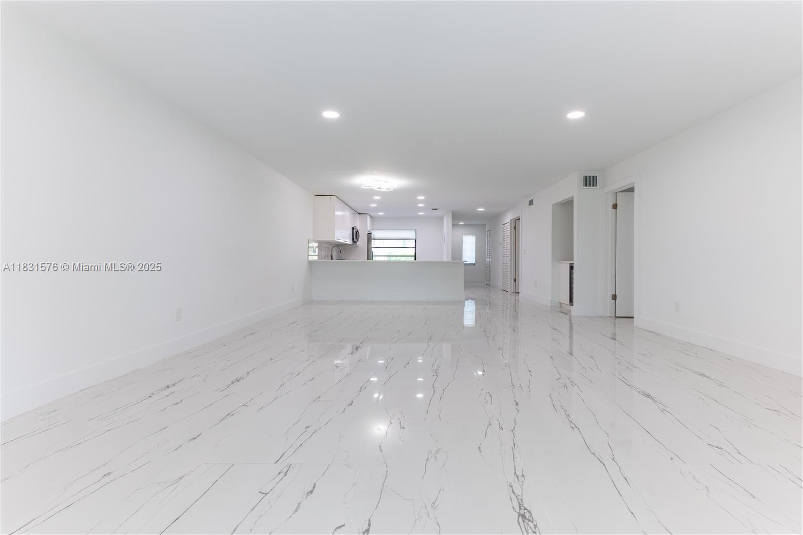 8435 Casa Del Lago #C, Boca Raton, Florida image 9