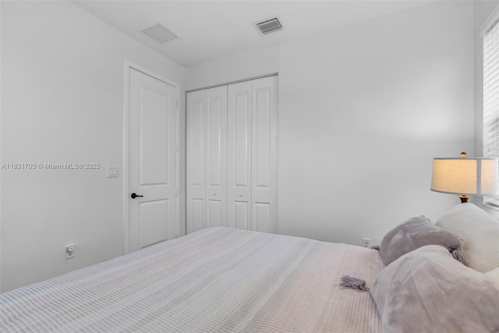 3274 W 96th Pl, Hialeah, Florida image 32