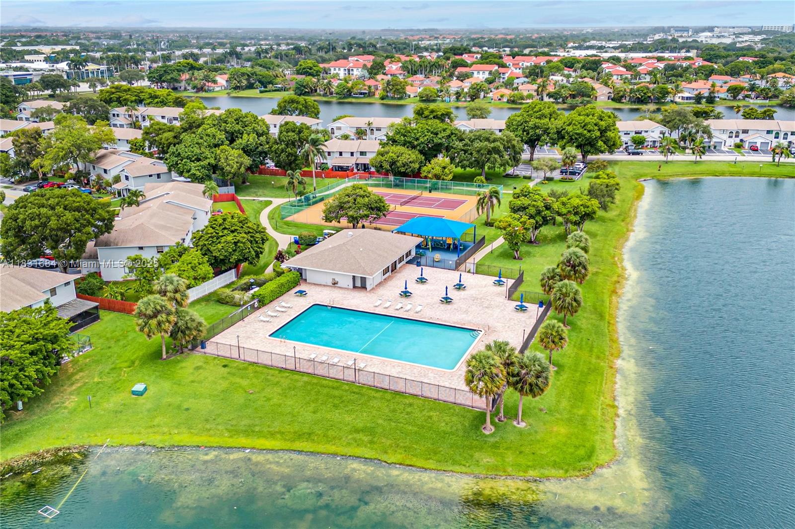 10527 NW 6th St, Pembroke Pines, Florida image 38