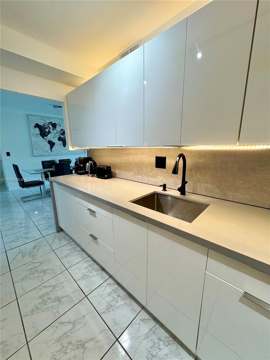 300 Bayview Dr #1603, Sunny Isles Beach, Florida image 16