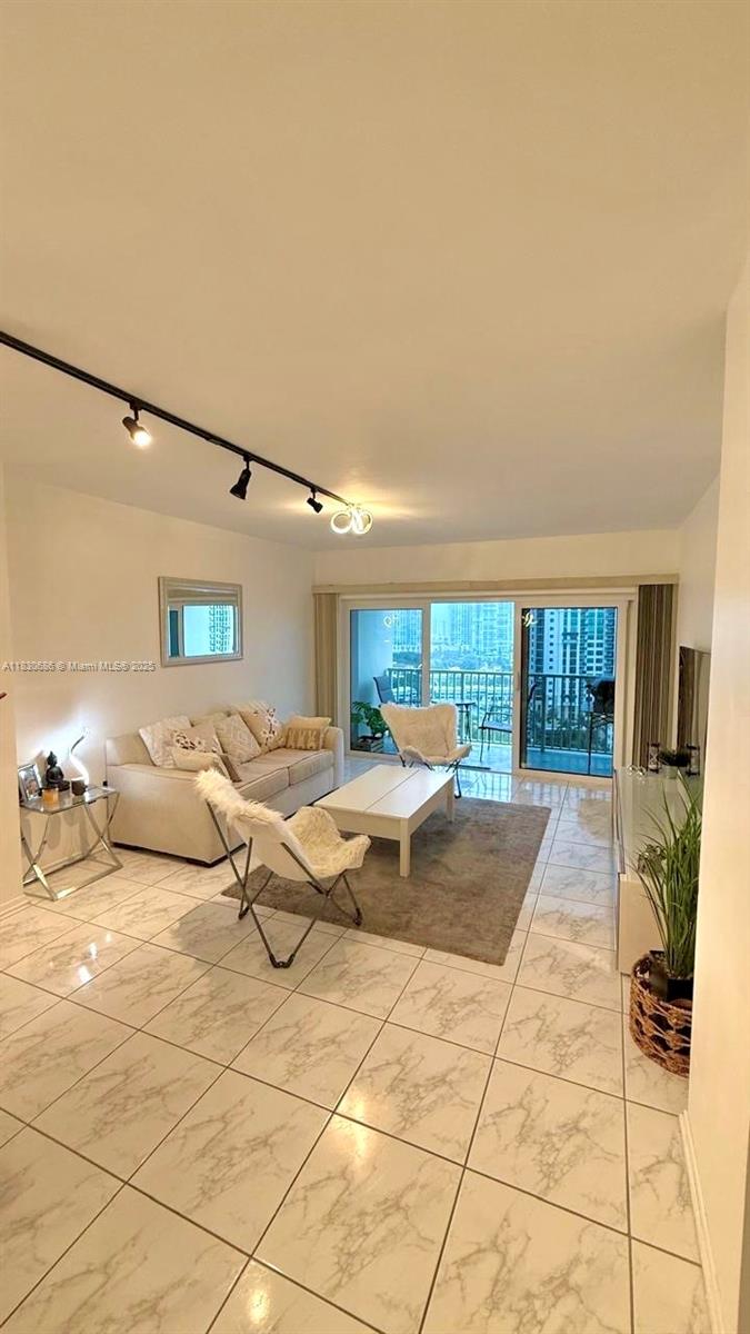 300 Bayview Dr #1603, Sunny Isles Beach, Florida image 9