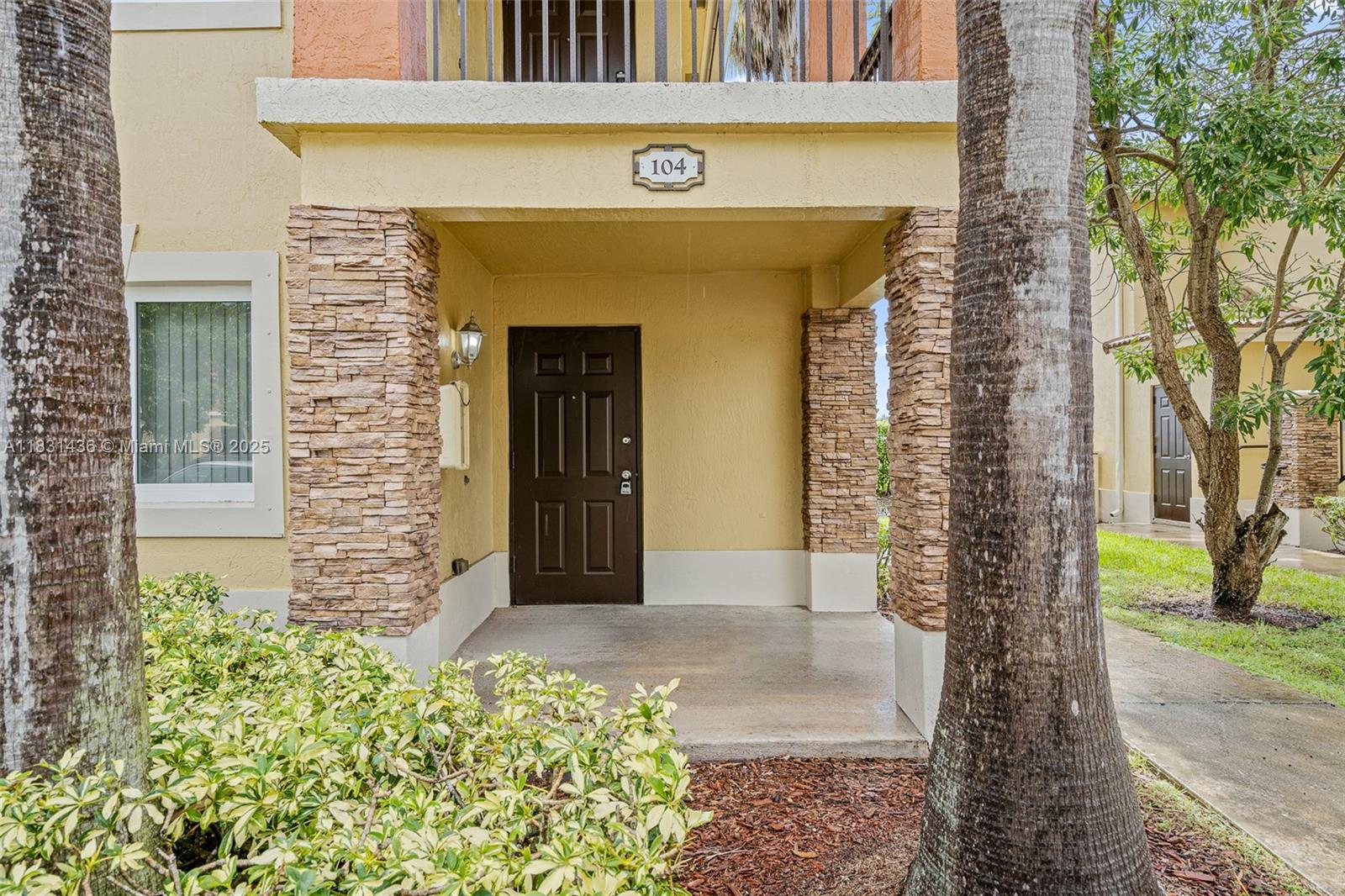 980 NE 33rd Ter #104, Homestead, Florida image 2