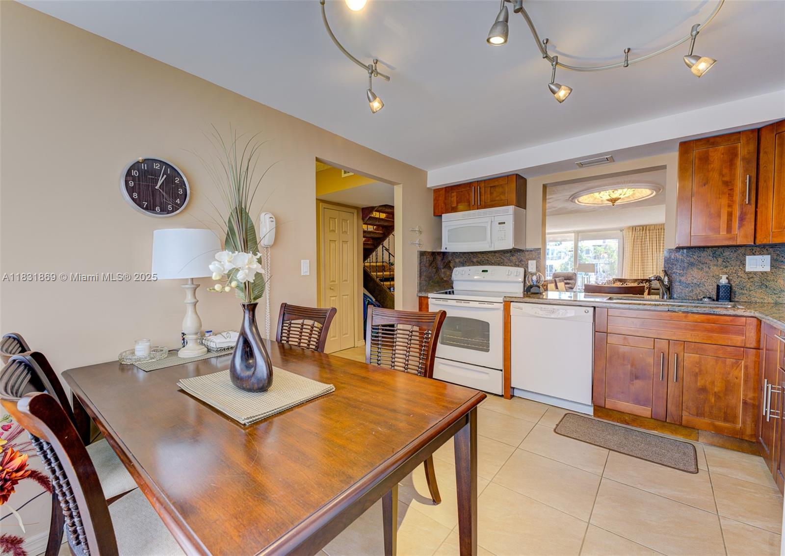 1014 NE 25th Ave #140, Hallandale Beach, Florida image 11