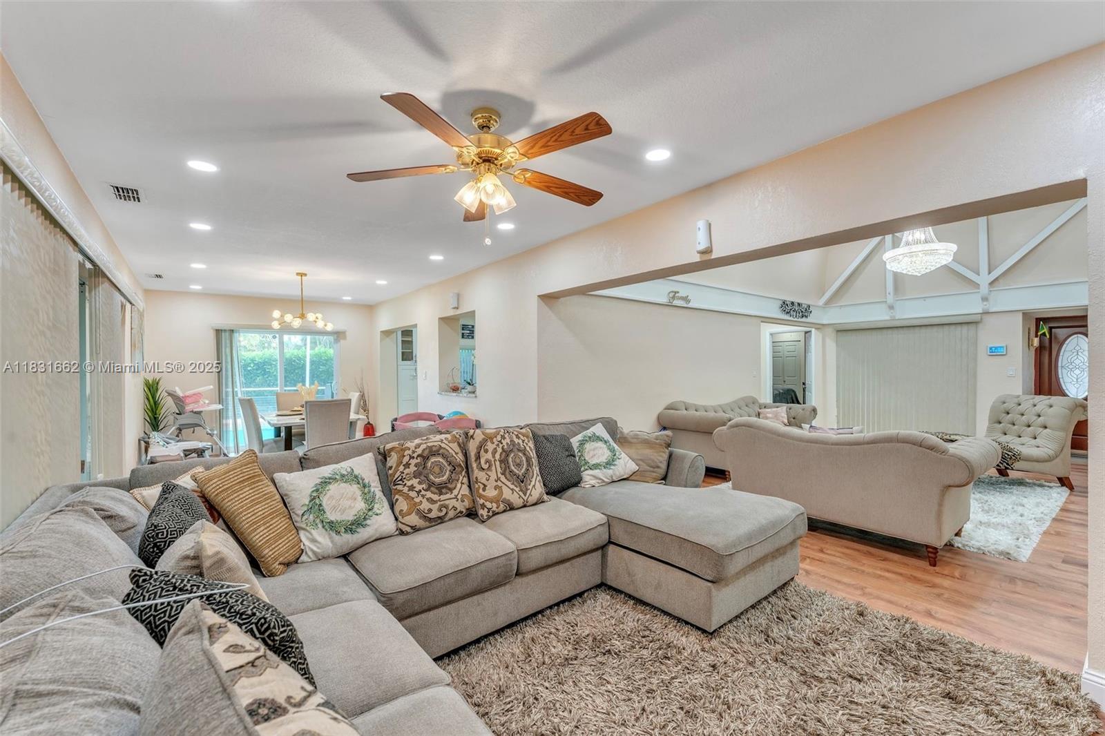 5706 S Travelers Palm Ln, Tamarac, Florida image 5
