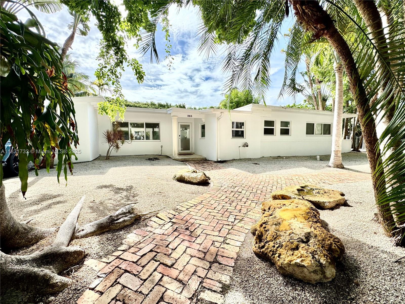 365 Caribbean Rd Key Biscayne, FL 33149