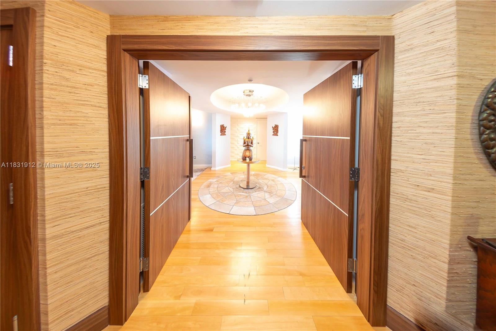 Apartamento à Venda em Sunny Isles Beach, FL