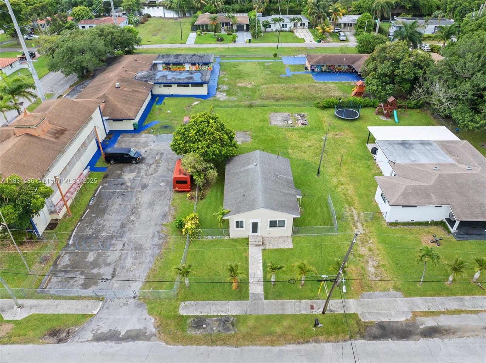 524 NW 88th St, El Portal, Florida image 9