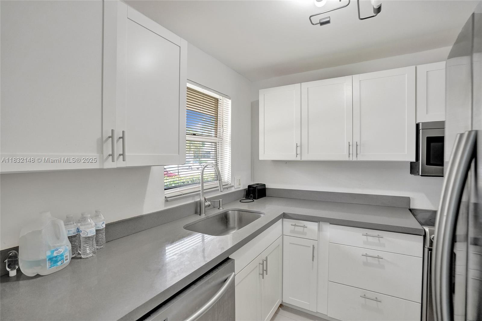 2850 W Sunrise Lakes Dr #106, Sunrise, Florida image 6
