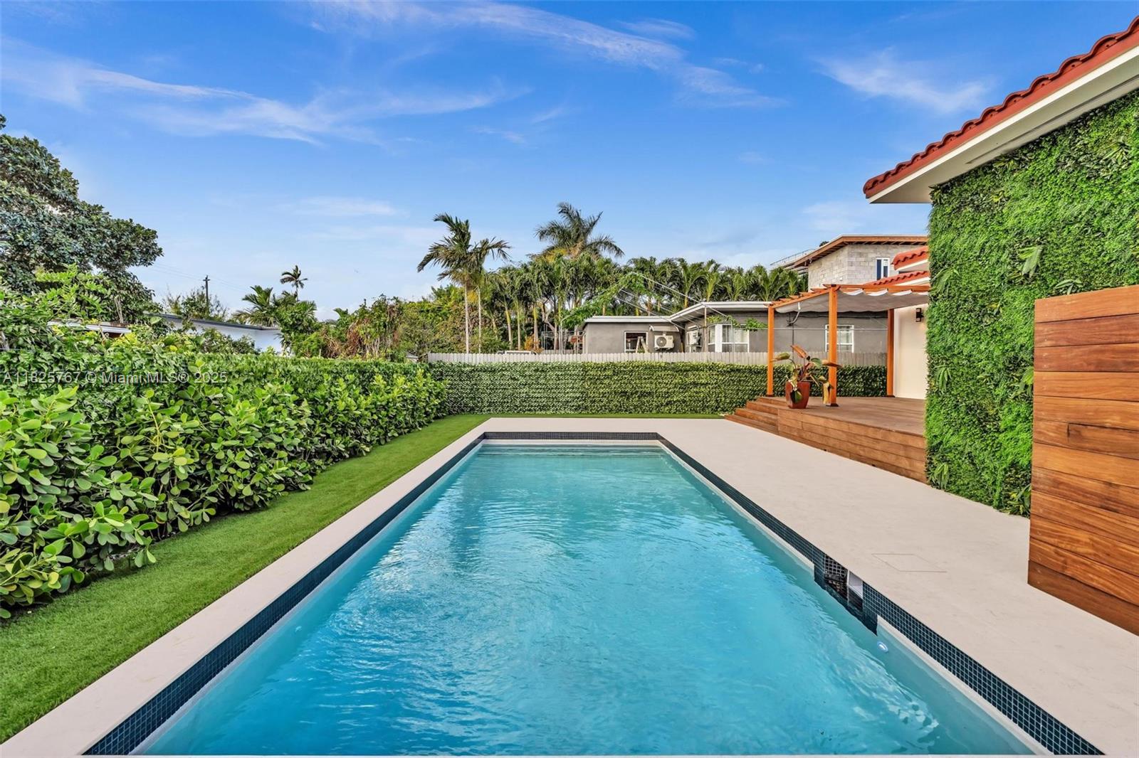 9448 Abbott Ave, Surfside, Florida image 33